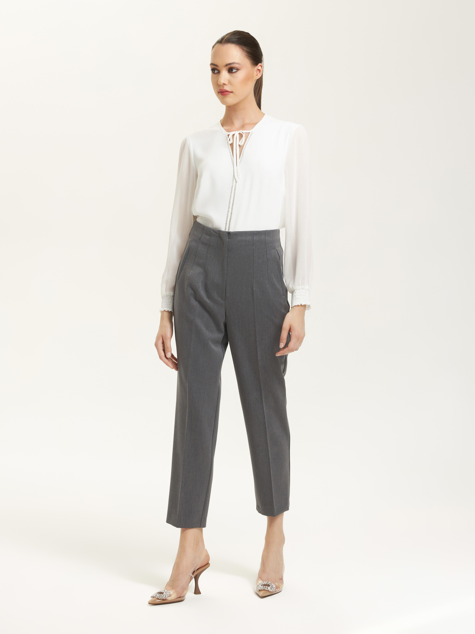 Spodnie na kant z zaszewkami WYPRZEDAŻ \ Spodnie WYPRZEDAŻ \ Zobacz