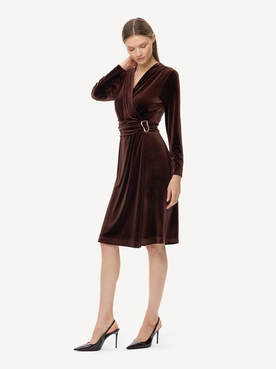 Velour wrap dress with decorative buckle – chocolate