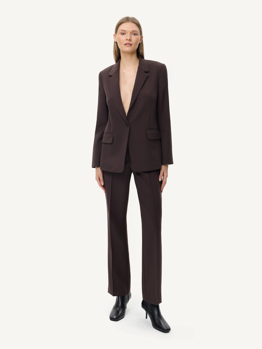 Classic one-button suit – brown