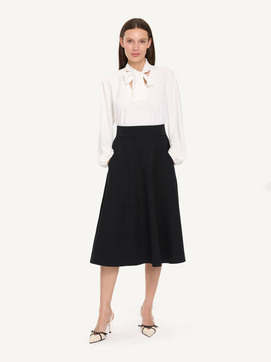 Flared midi skirt with pockets - black